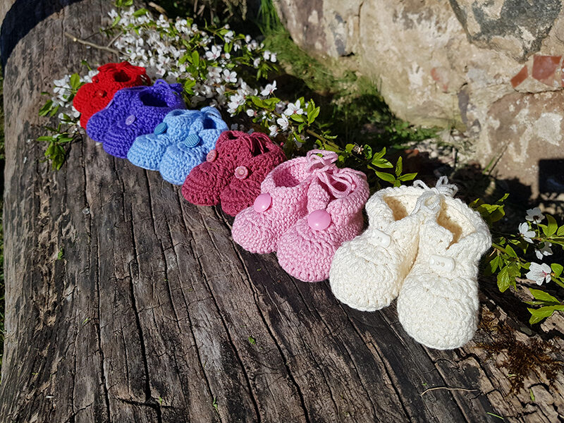 Crocheted children's boots 