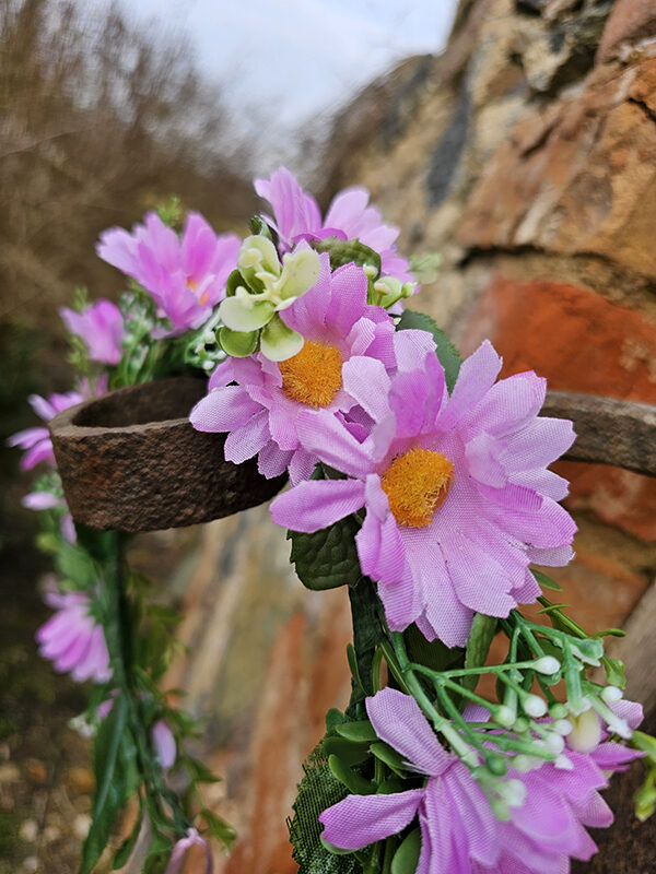 Artificial flower hair wreath for little girls - pink with daisies 