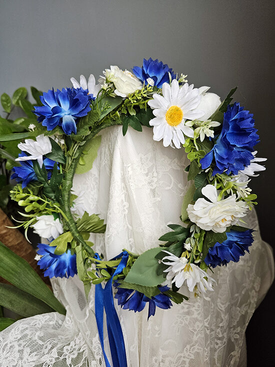 Artificial flower hair wreath - blue with white