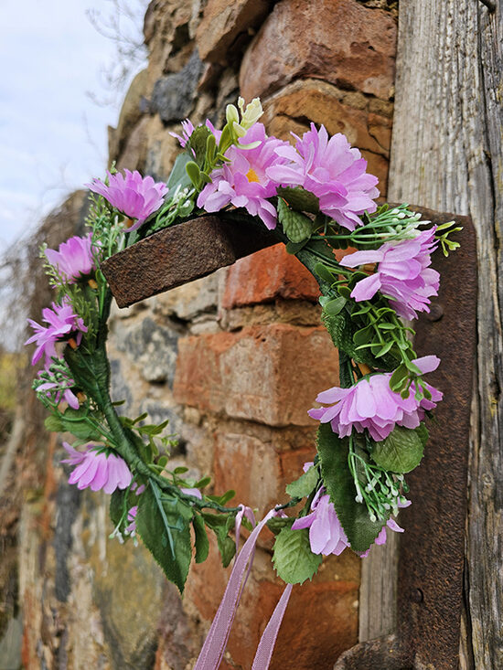 Artificial flower hair wreath for little girls - pink with daisies 