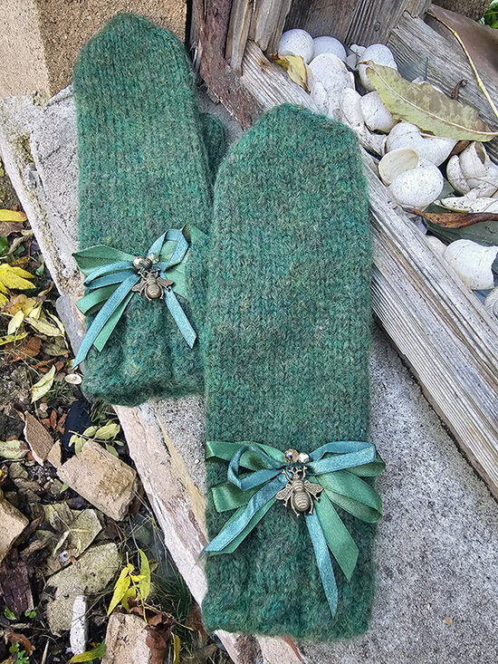 Knitted mittens - green with bees 