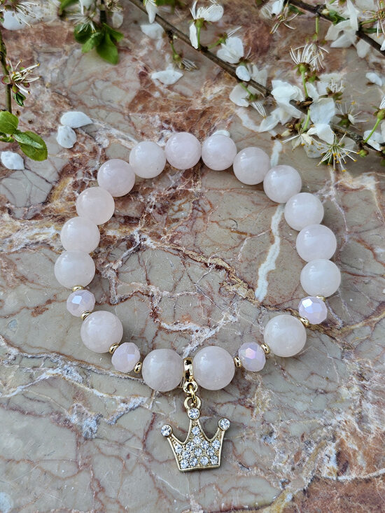 Natural stone bead bracelet - pink with gold color elements and crown pendant