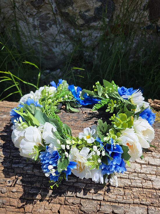 Artificial flower hair wreath - white with cornflower