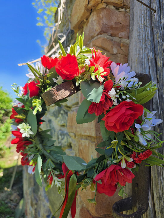 Artificial flower hair wreath - red with white with daisies 