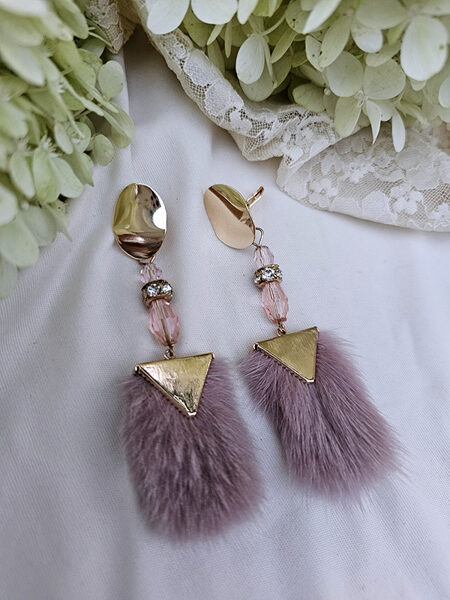 Clip earrings with fluff - old purple with gold colour fitting