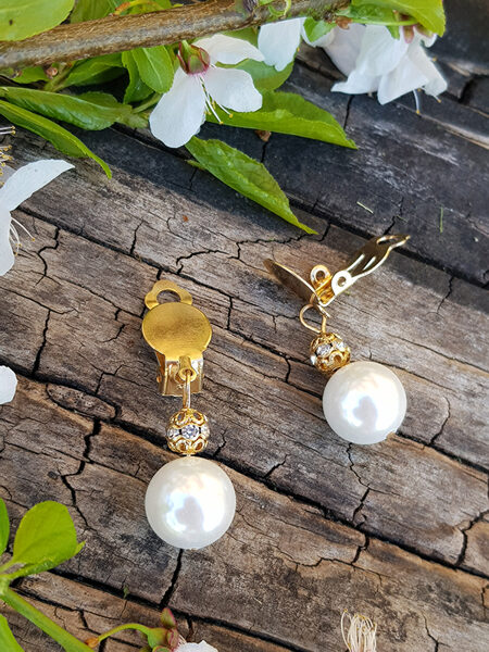 White pearl clip earrings with crystal 