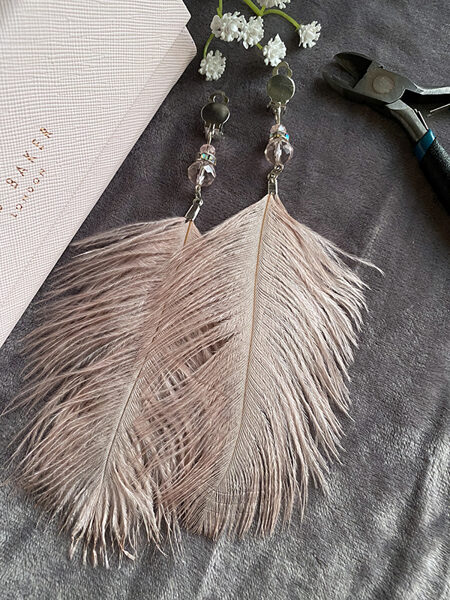 Clip earrings with feathers - beige pink with silver colour fitting 