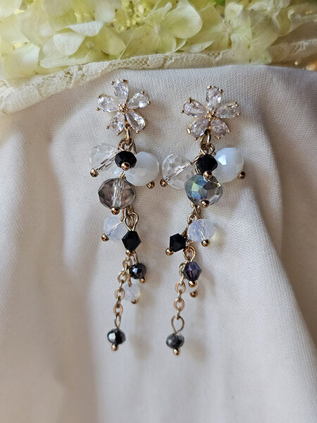Glass bead stud earrings with flowers - black&white with gold colour fitting 