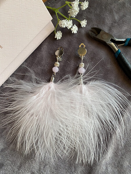 Clip earrings with feathers - light pink with silver colour fitting 