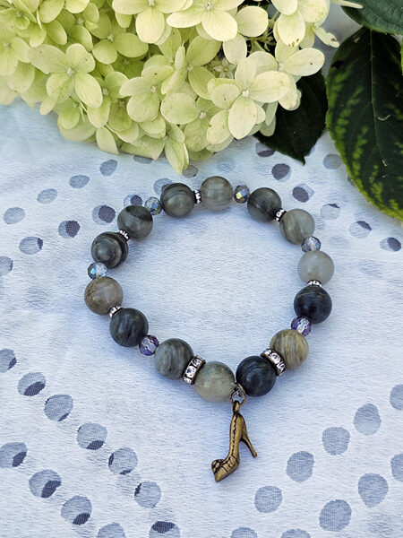 Natural stone bead bracelet - dark green with bronze color elements and high-heel shoe pendant 