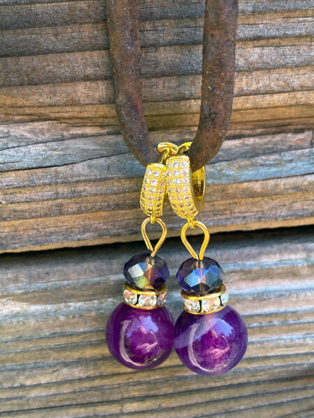 Stone bead earrings with huggie clasp - purple 