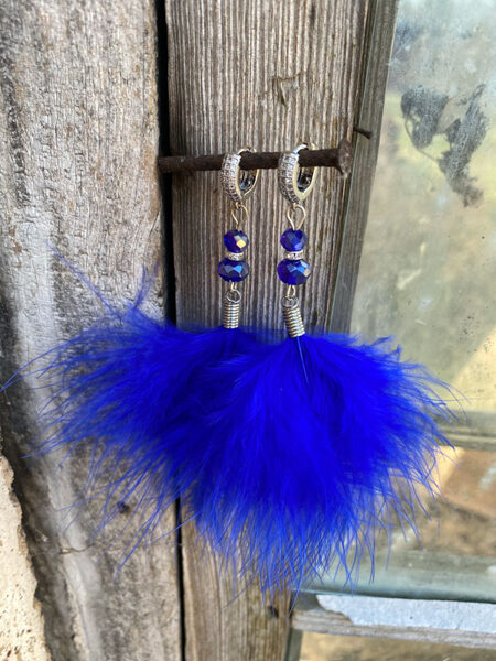 Feather earrings with huggie clasp - bright blue with silver colour fitting 