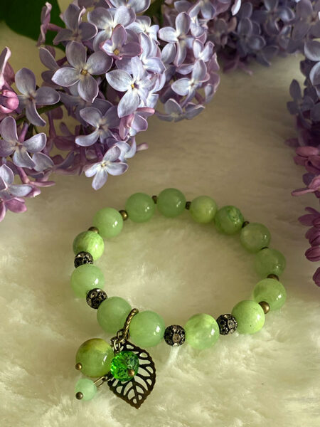 Natural stone bead bracelet - light green with bronze color elements 