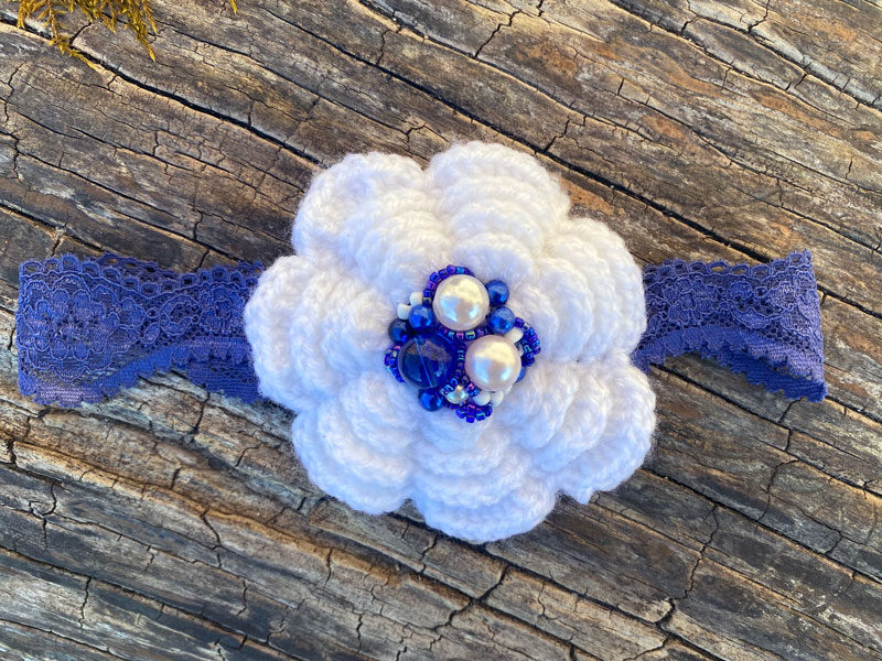 Lace headband with crocheted flower - white with dark blue 