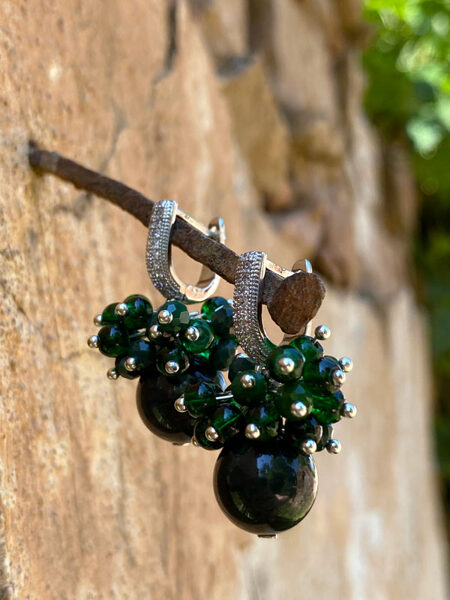 Stone bead earrings with english lock - emerald green 
