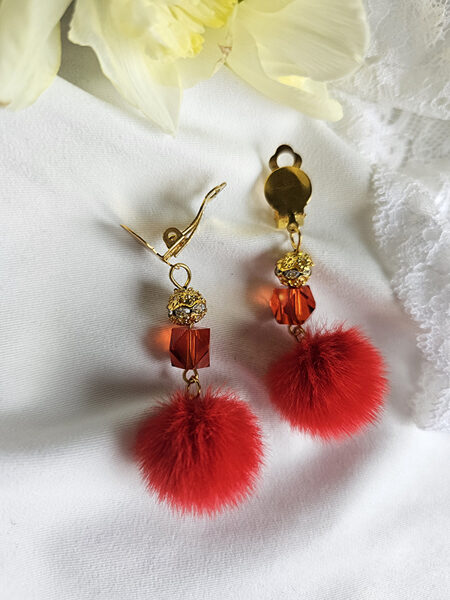 Clip earrings with fluff - red with gold colour fitting 