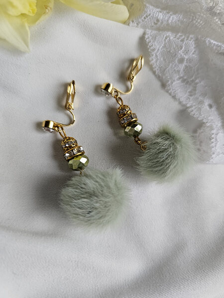 Clip earrings with fluff - light green with gold colour fitting 