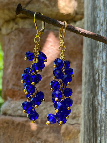 Dangling glass bead earrings - blue
